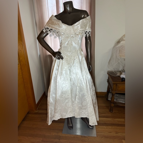 Jessica McClintock Cream Off-Shoulder High Low Dress - Picture 5 of 6